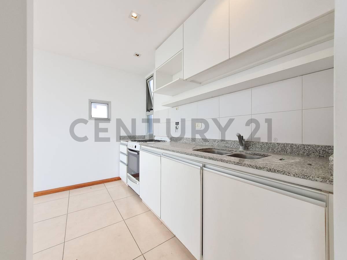 Foto de DEPARTAMENTO 1 DORMITORIO EN VENTA Calle 19 e/ 37 y Plaza Güemes, imagen 2