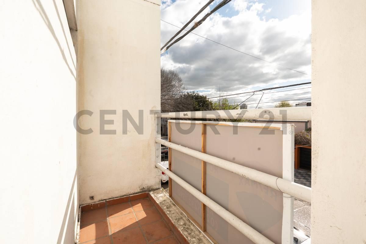 Foto de Departamento monoambiente con patio y baclon al frente, imagen 3