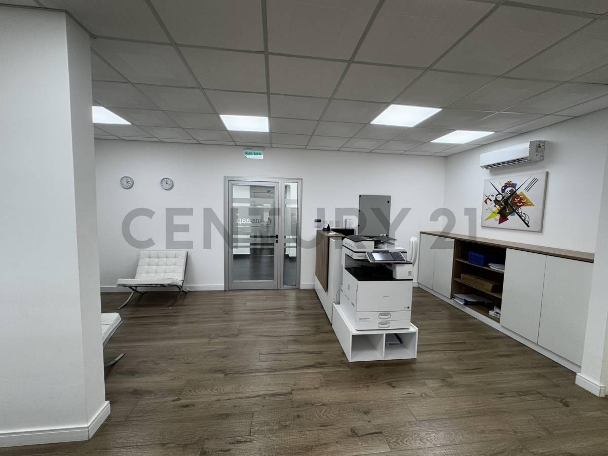 Foto de Galpón con oficinas y locales en venta en La Plata, imagen 2