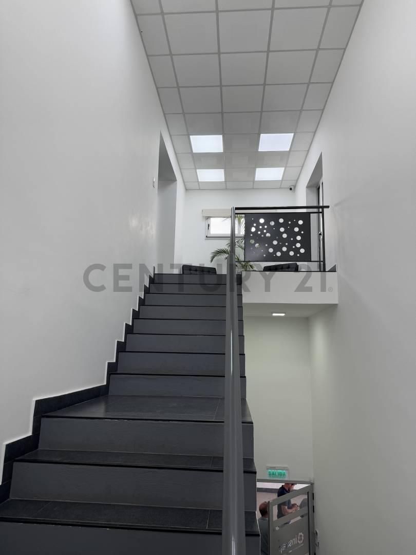 Foto de Galpón con oficinas y locales en venta en La Plata, imagen 3