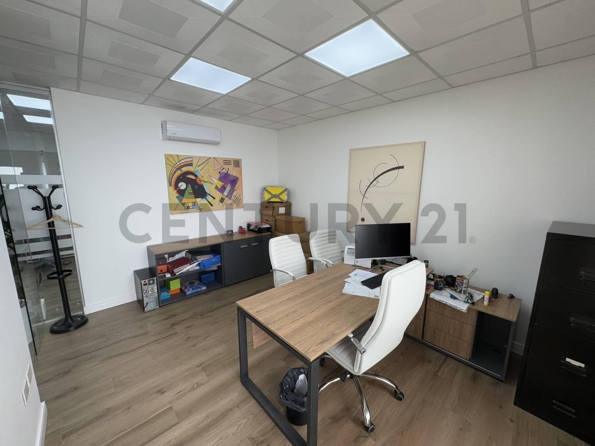 Foto de Galpón con oficinas y locales en venta en La Plata, imagen 5