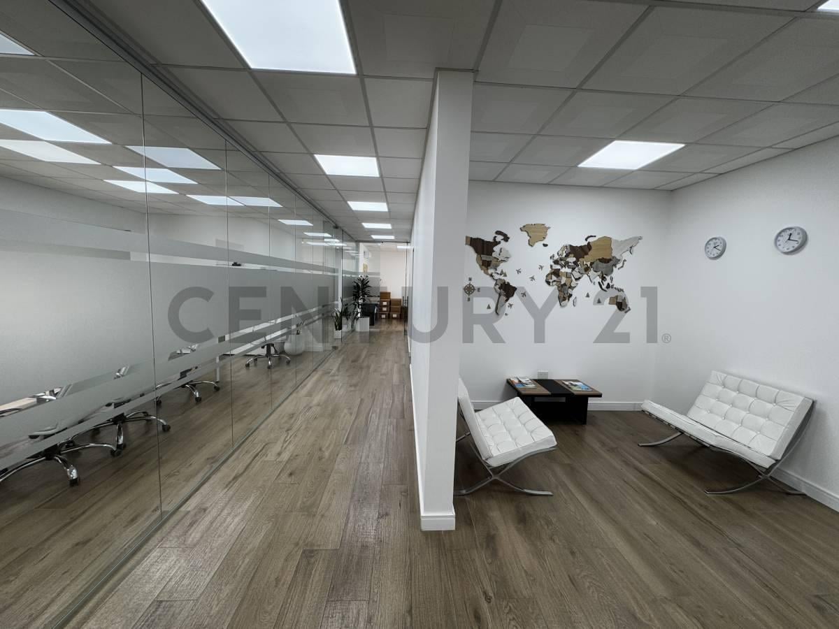 Foto de Galpón con oficinas y locales en venta en La Plata, imagen 1