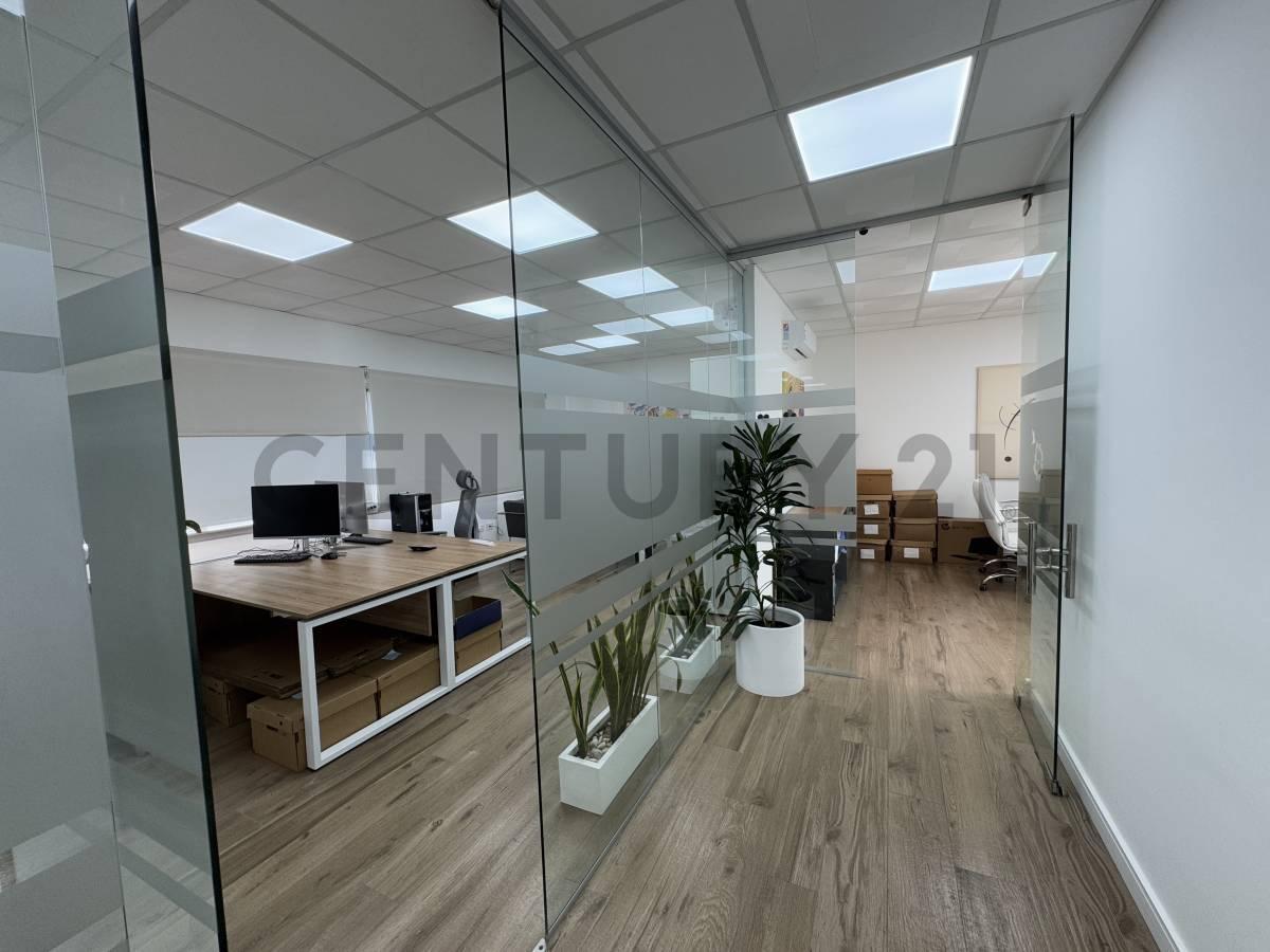 Foto de Galpón con oficinas y locales en venta en La Plata, imagen 4