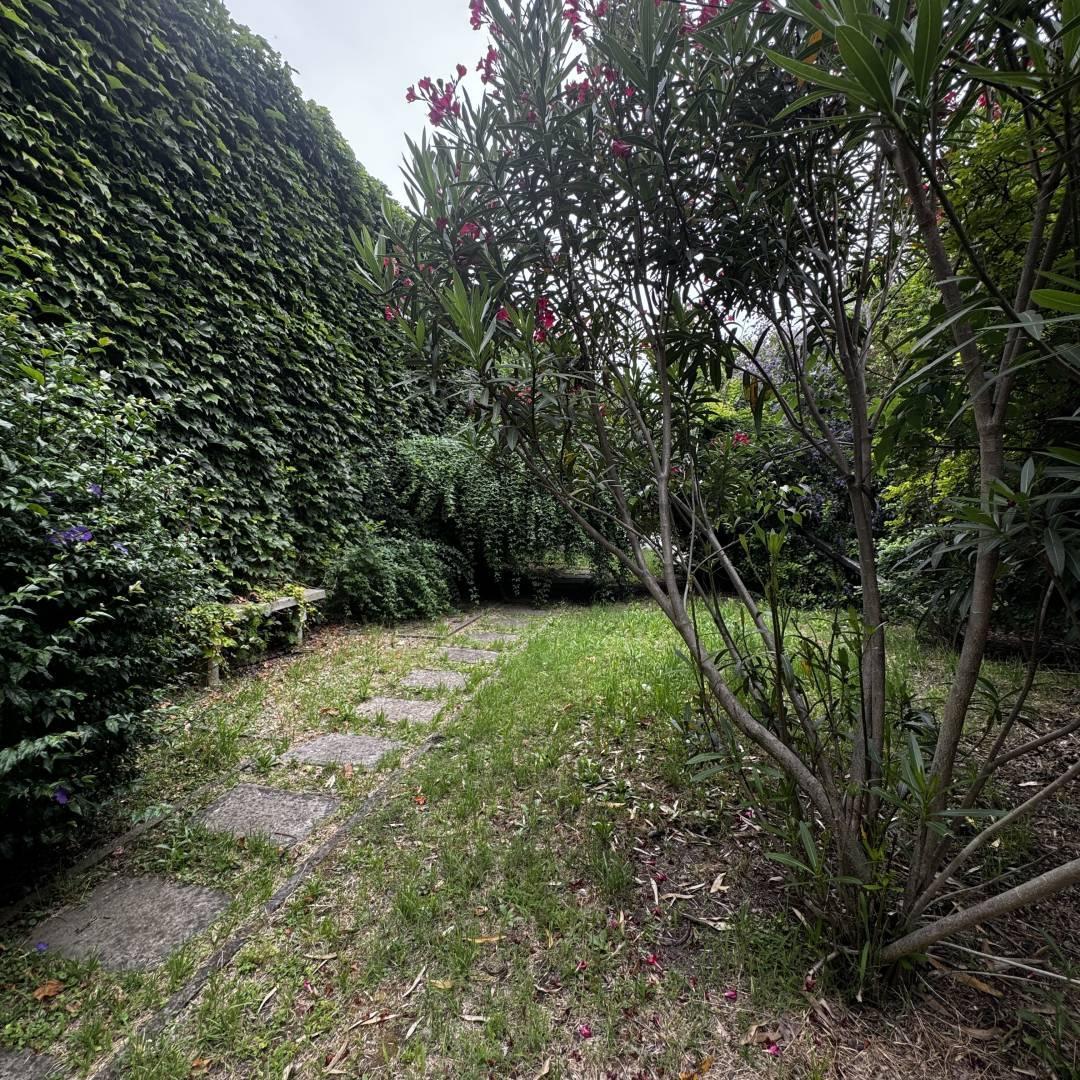 Foto de Lote en venta con construcción a reciclar en La Plata, imagen 1