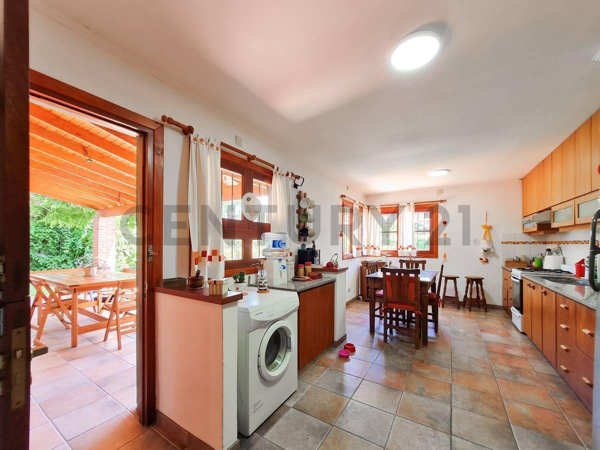 Foto de Casa de 4 dormitorios con parque y pileta, imagen 5