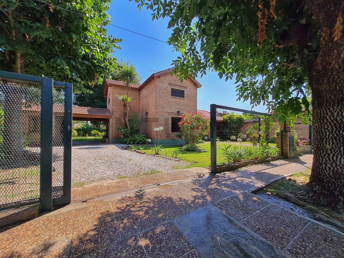 Foto de Casa de 4 dormitorios con parque y pileta, imagen 4