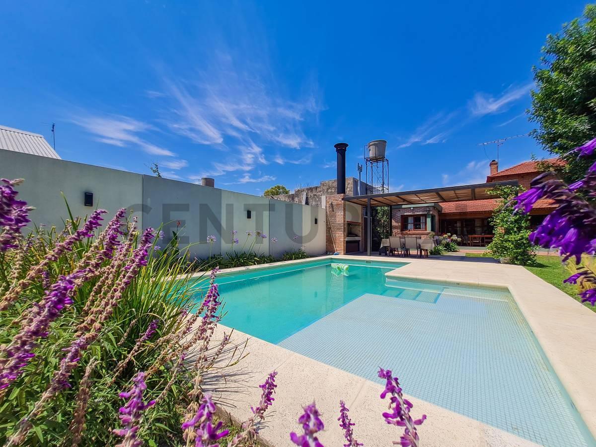 Foto de Casa de 4 dormitorios con parque y pileta, imagen 2