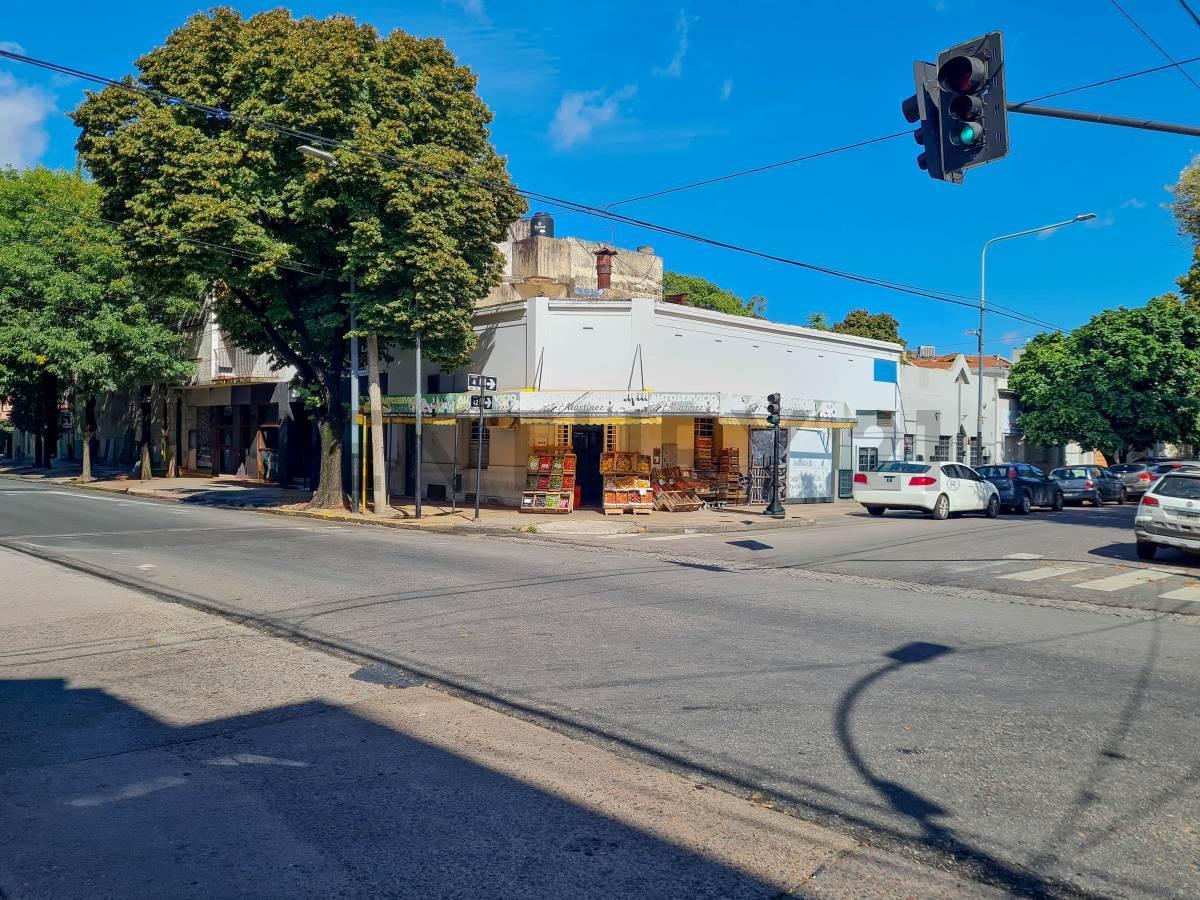 Foto de Esquina comercial en venta | 4 y 42 + PH . Opción de venta en bloque, imagen 1