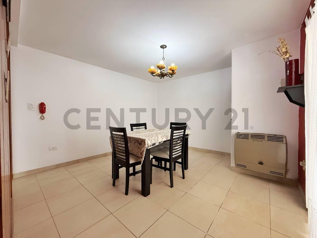 Foto de Departamento en venta de 2 dormitorios y patio en La Plata, imagen 2
