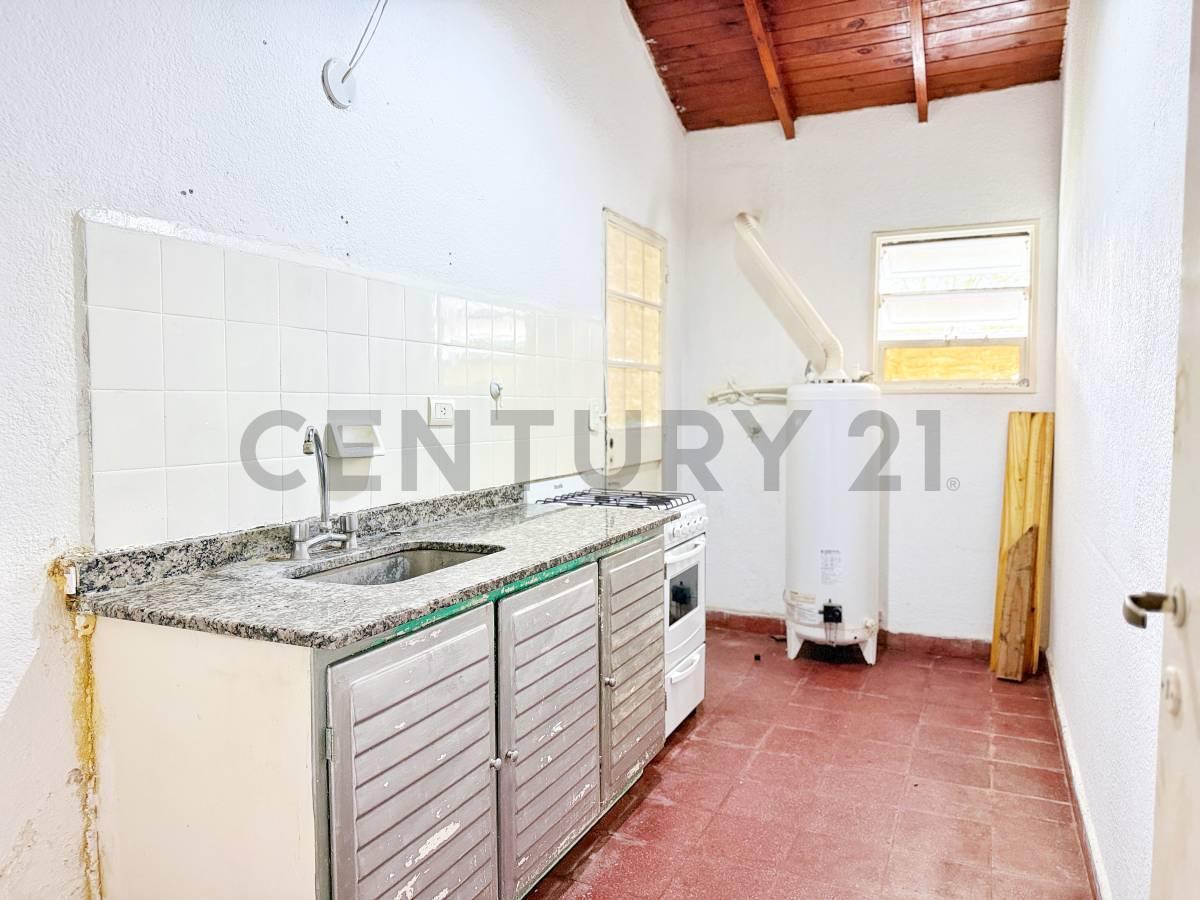 Foto de casa en venta 3 dormitorios, patio y cochera., imagen 4