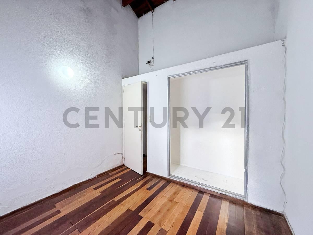 Foto de casa en venta 3 dormitorios, patio y cochera., imagen 3