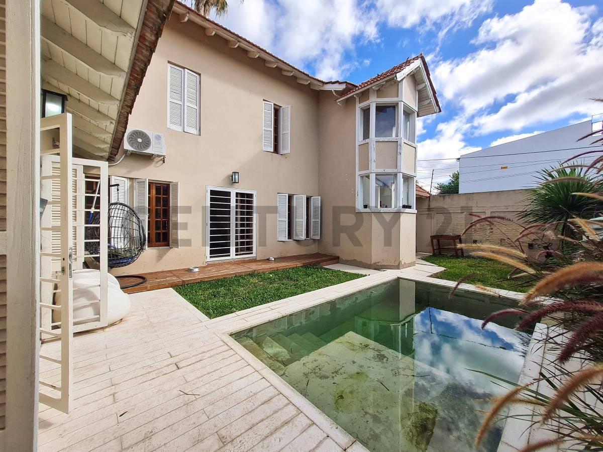 Foto de Casa amoblada en venta de 3 dormitorios con pileta y garaje, imagen 4
