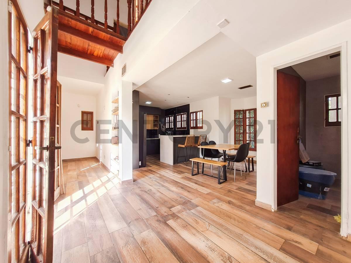 Foto de Casa amoblada en venta de 3 dormitorios con pileta y garaje, imagen 3