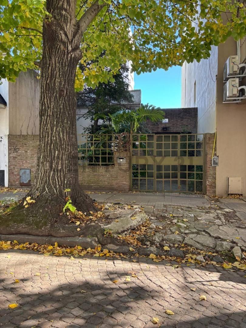 Foto de Oportunidad para Desarrollo | Lote con Casa a Demoler o Reciclar, imagen 1