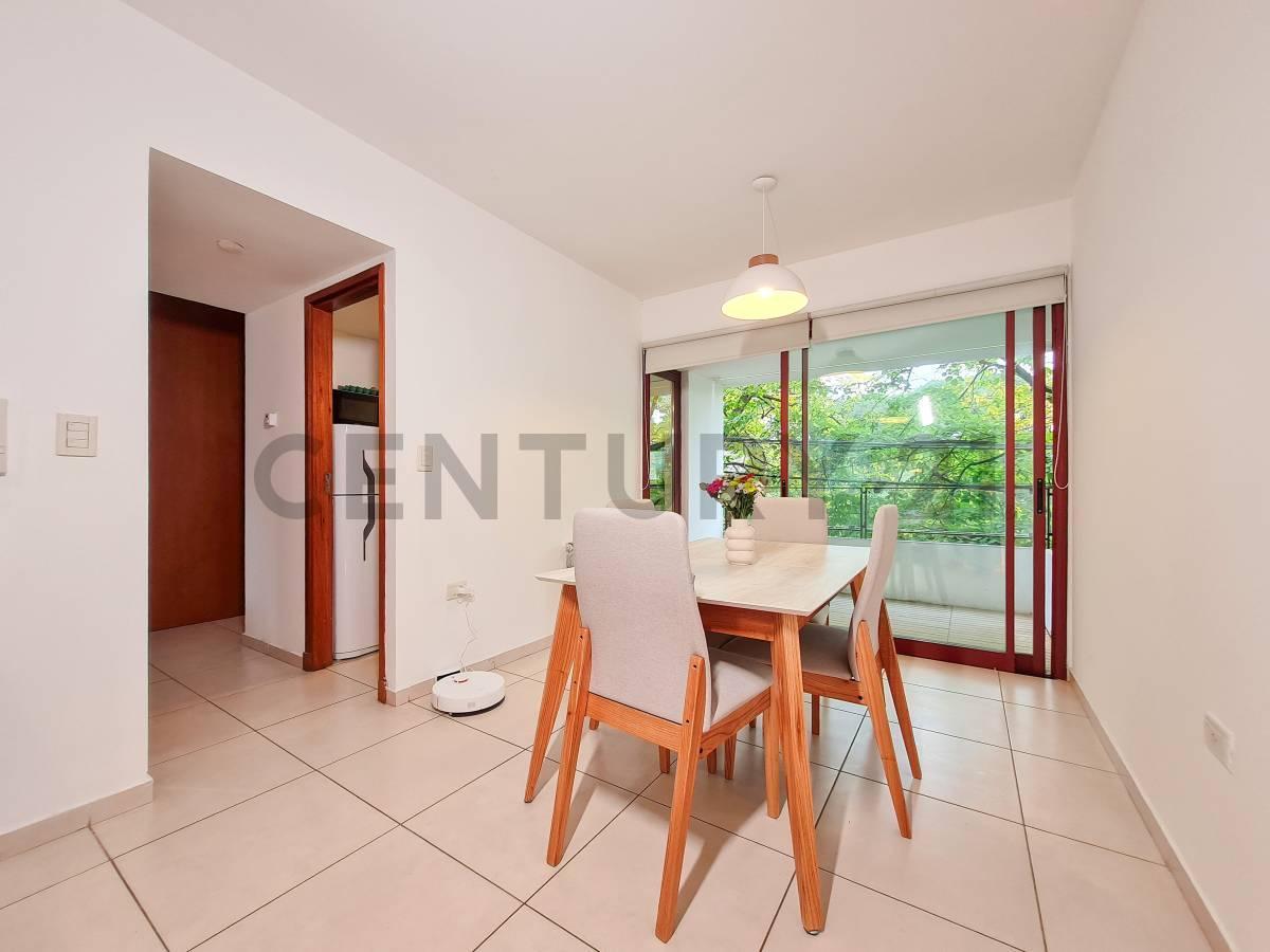 Foto de VENTA DEPARTAMENTO 2 DORMITORIOS COCHERA FRENTE A PARQUE SAAVEDRA – LA, imagen 3