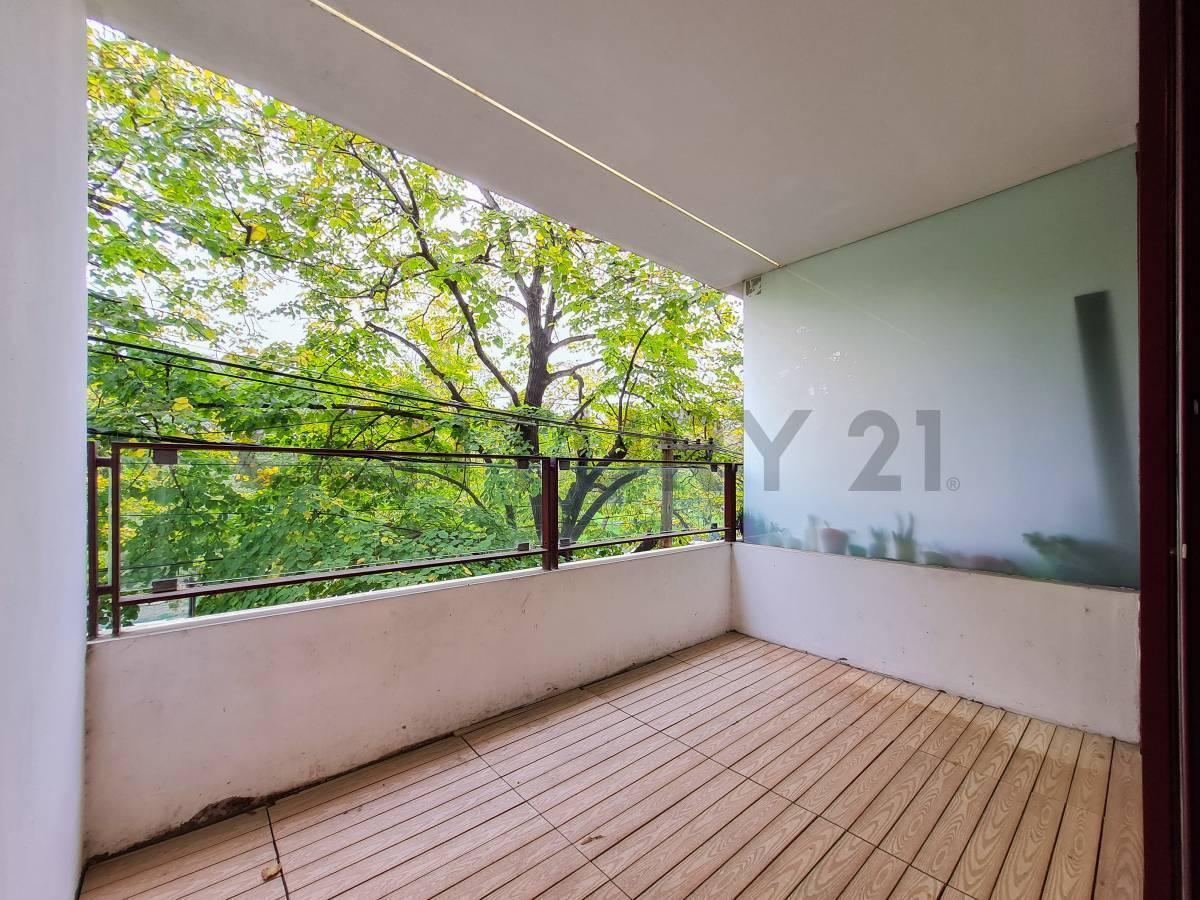 Foto de VENTA DEPARTAMENTO 2 DORMITORIOS COCHERA FRENTE A PARQUE SAAVEDRA – LA, imagen 2