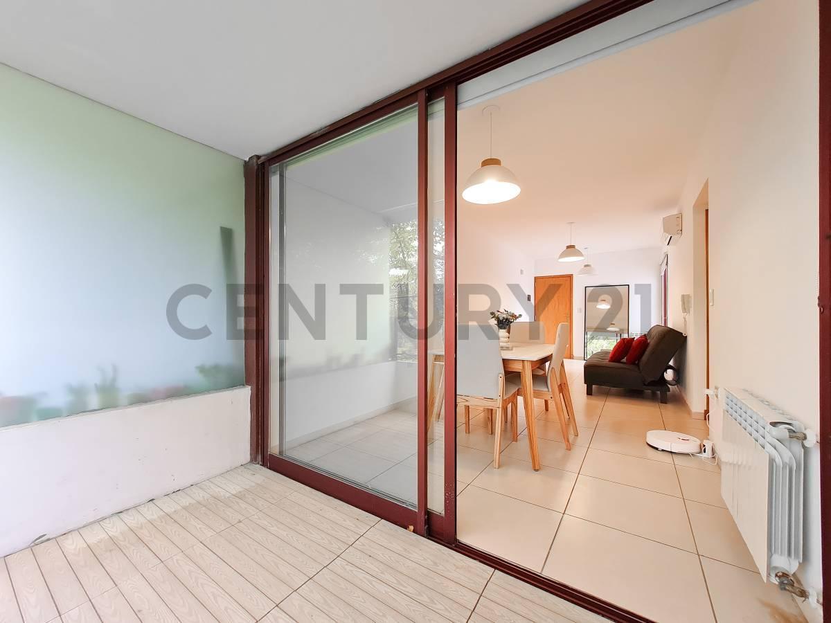 Foto de VENTA DEPARTAMENTO 2 DORMITORIOS COCHERA FRENTE A PARQUE SAAVEDRA – LA, imagen 5