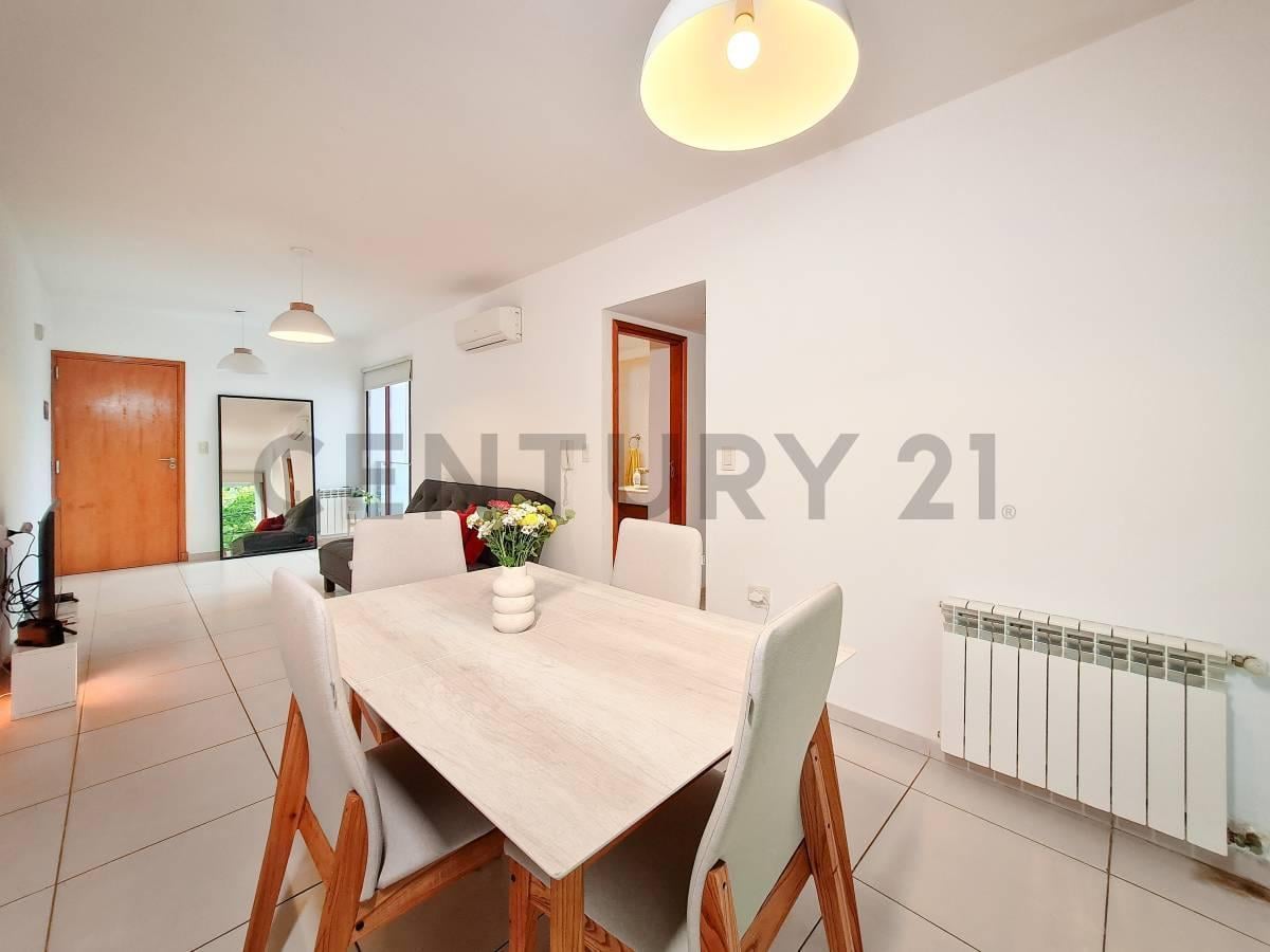 Foto de VENTA DEPARTAMENTO 2 DORMITORIOS COCHERA FRENTE A PARQUE SAAVEDRA – LA, imagen 4