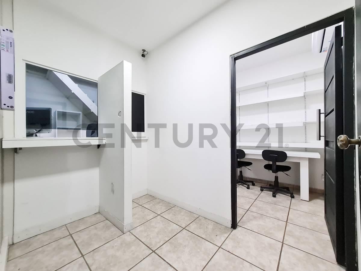 Foto de Local en venta calle 48 e/ 7 y 8 Galería Mayo, imagen 3