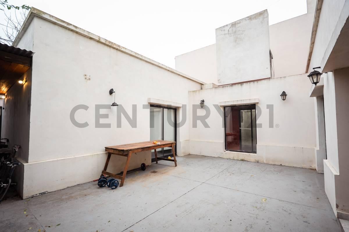 Foto de CASA DE 3 DORMITORIOS CON PATIO EN VENTA EN LA PLATA, imagen 1