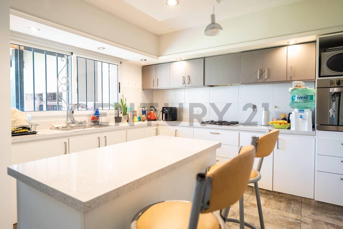 Foto de VENTA DE CASA DE 4 DORMITORIOS EN LA PLATA, imagen 4