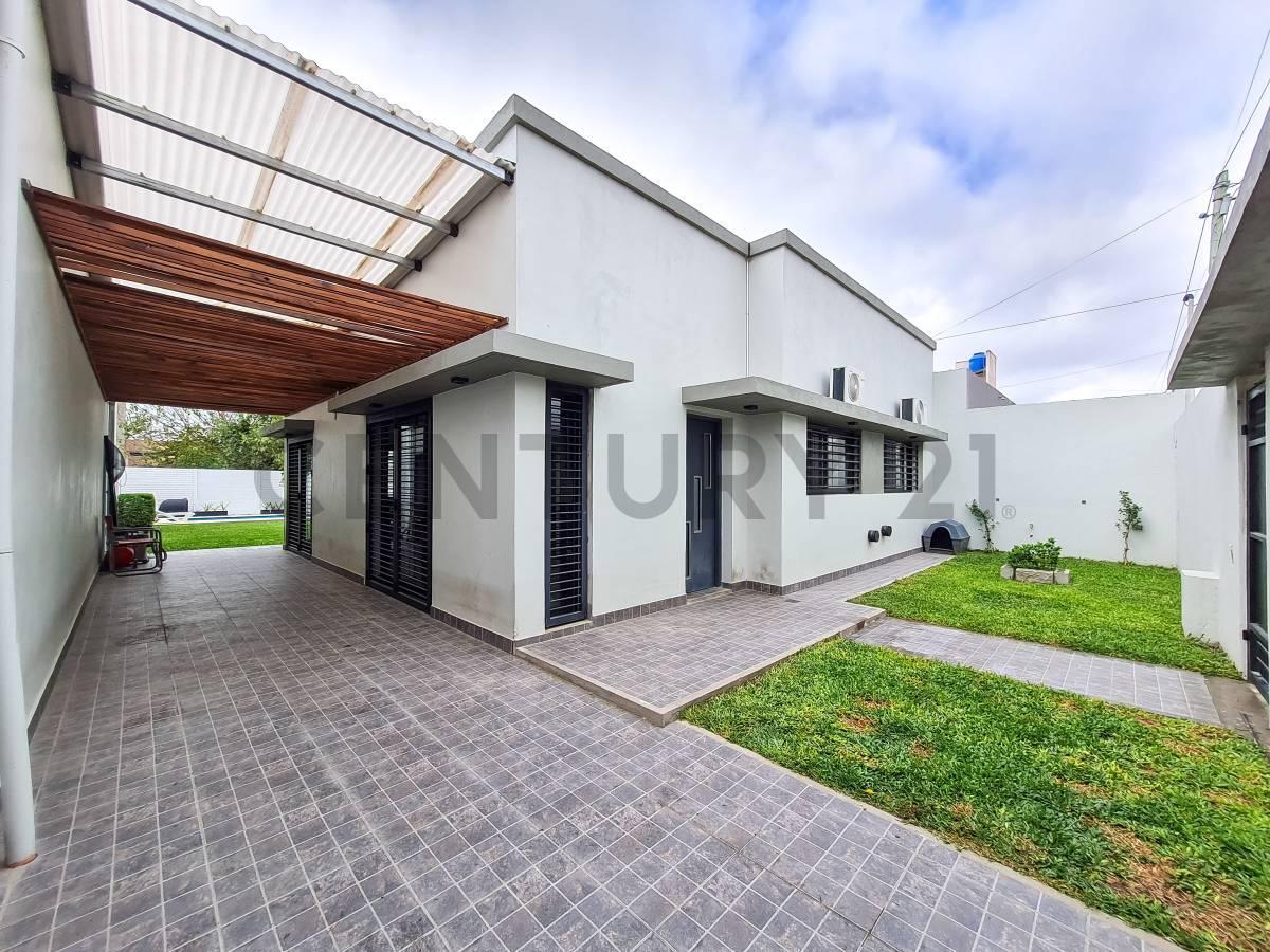 Foto de CASA EN VENTA con 3 dormitorios + estudio en 49 e/ 173 y 174, GIGANTE, imagen 1