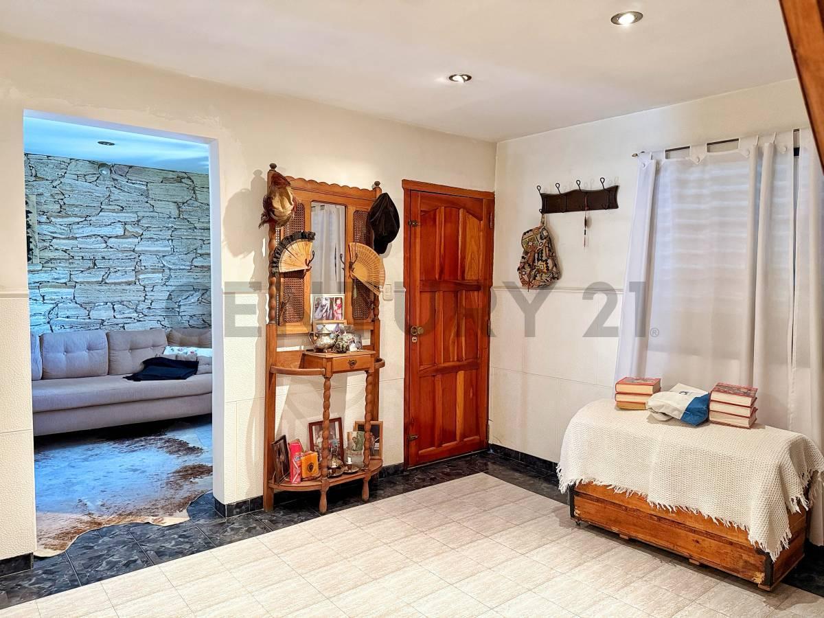 Foto de CASA EN VENTA EN LA PLATA 2 DORMITORIOS, imagen 1