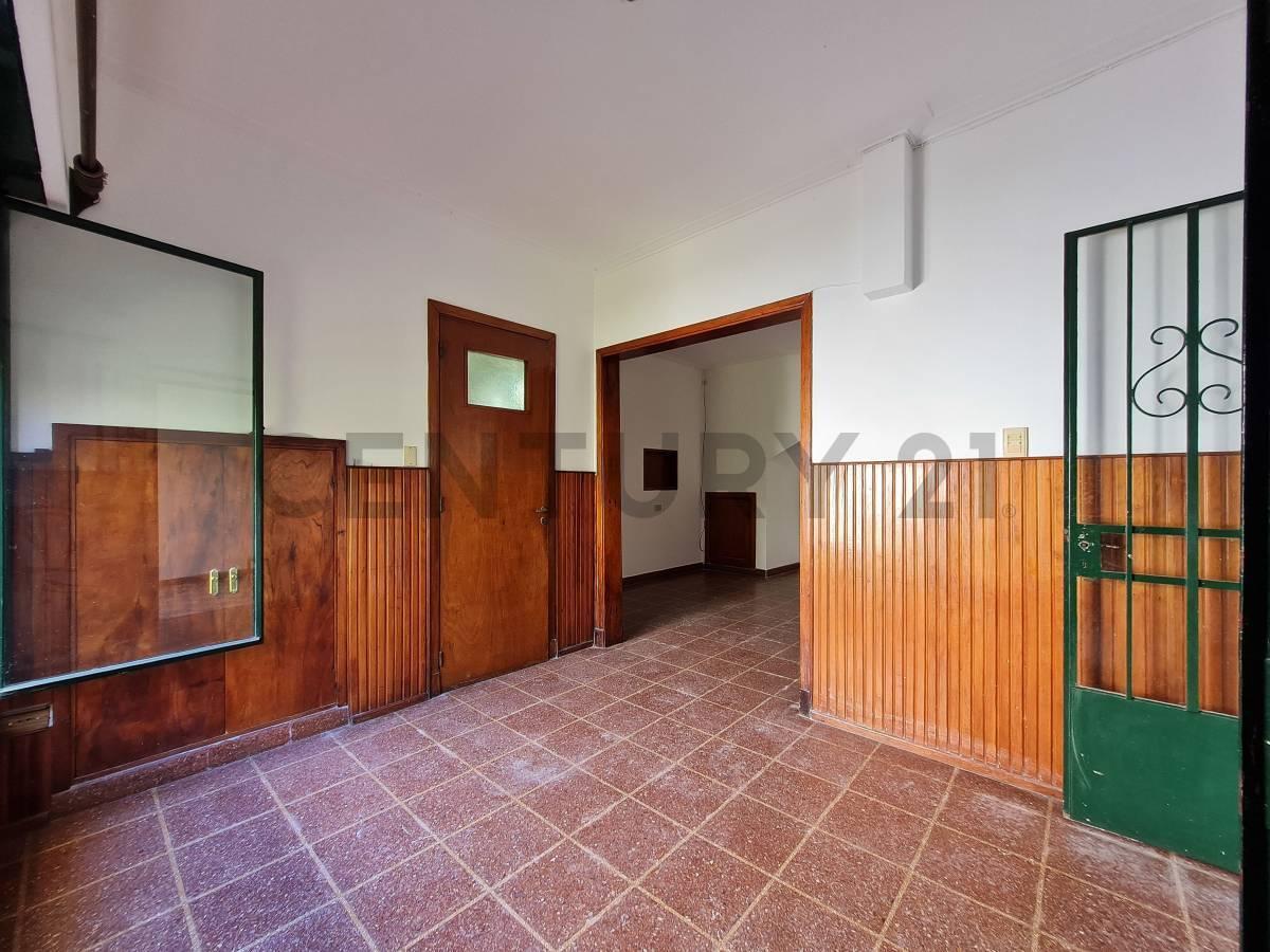 Foto de CASA EN VENTA DE TRES DORMITORIOS CON PATIO Y COCHERA EN LA PLATA, imagen 3