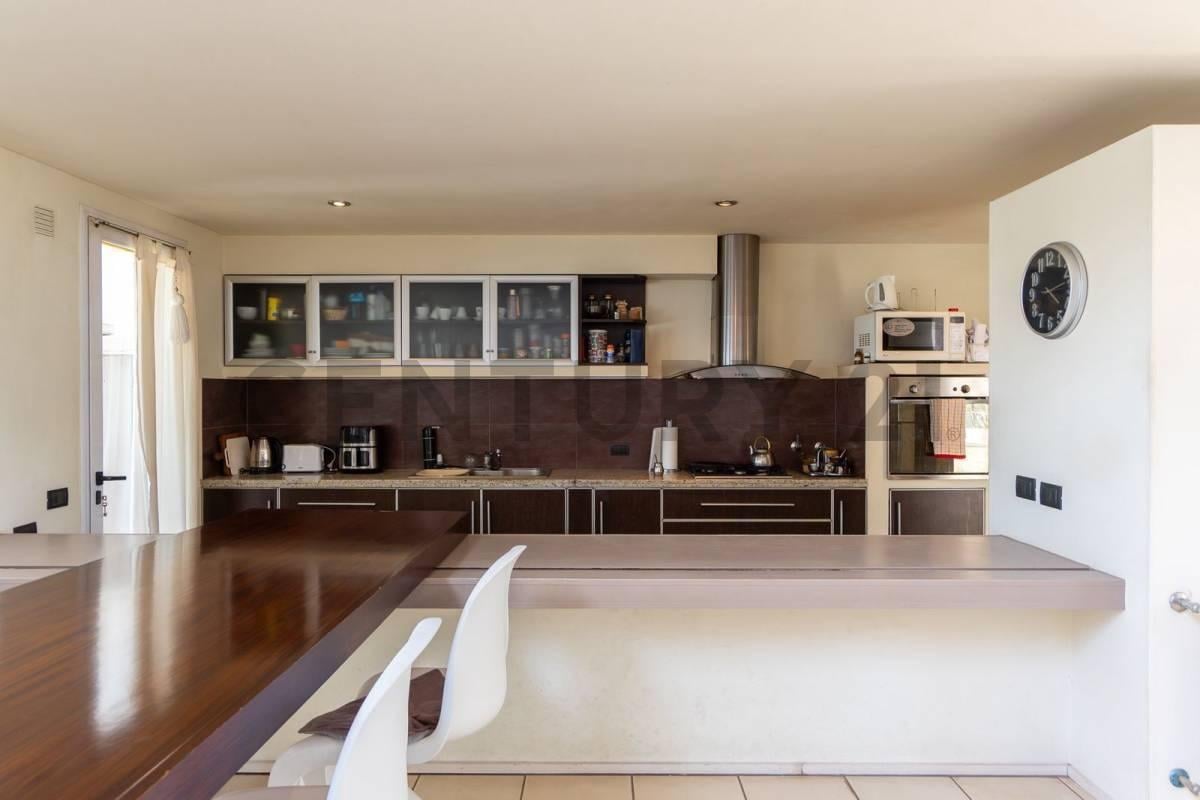 Foto de Venta de casa en La Plata, imagen 2