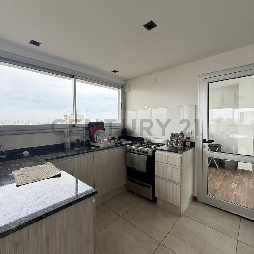 Foto de Departamento en venta de 2 dormitorios con terraza privada y cochera, imagen 4