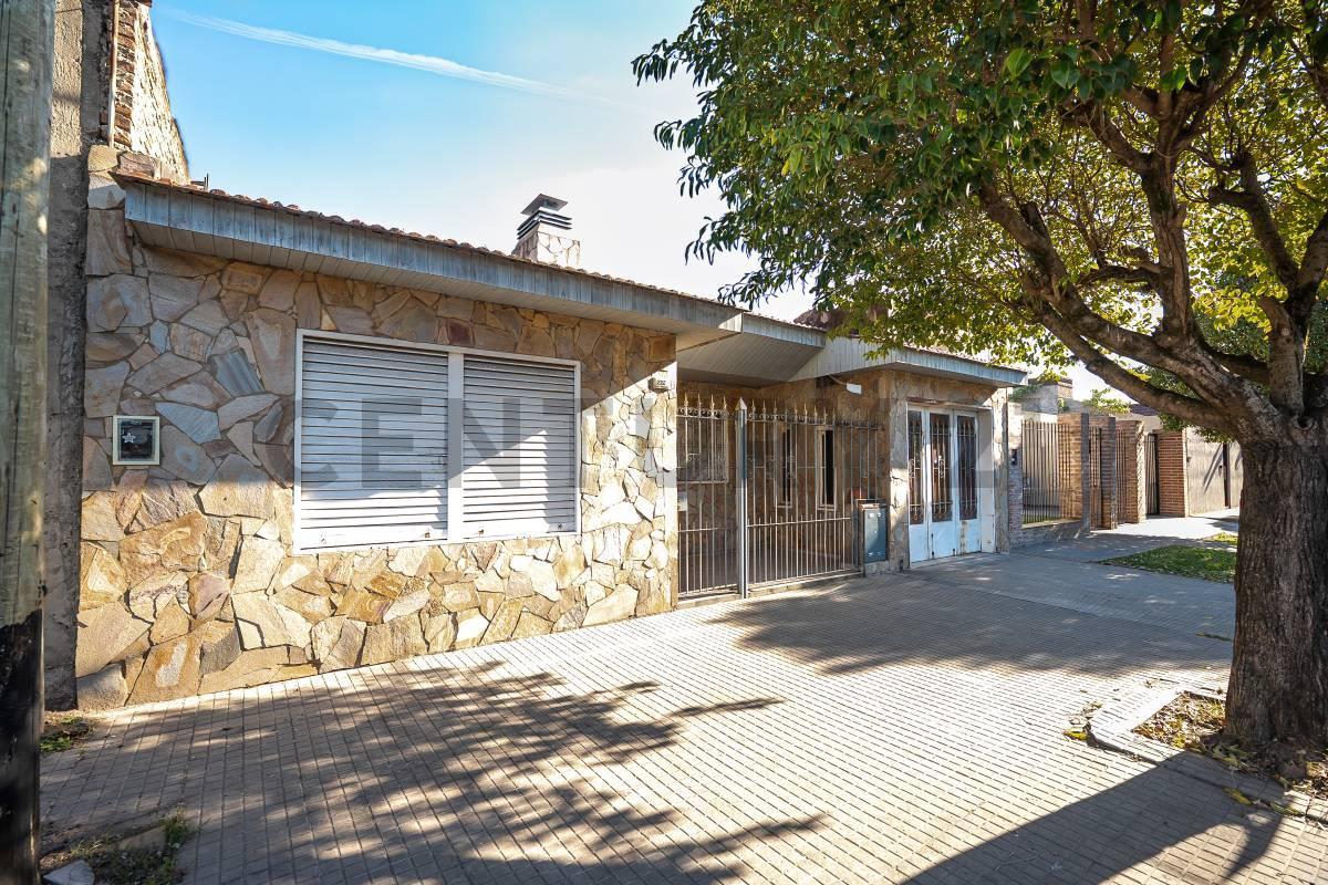 Foto de IDEAL INVERSORES !!!!Casa en venta de 2 dormitorios en La Plata, imagen 1
