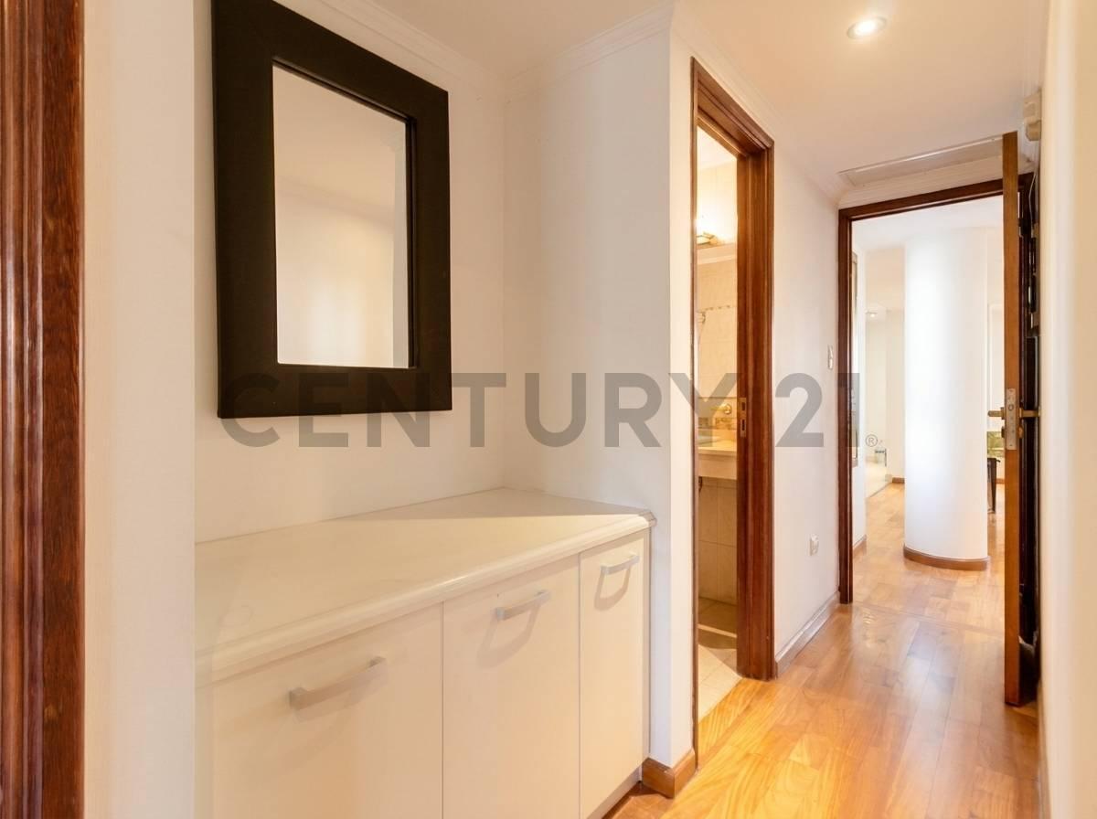 Foto de DEPARTAMENTO EN VENTA PISO DE 3 DORMITORIOS CON COCHERA Y BAULERA, imagen 1