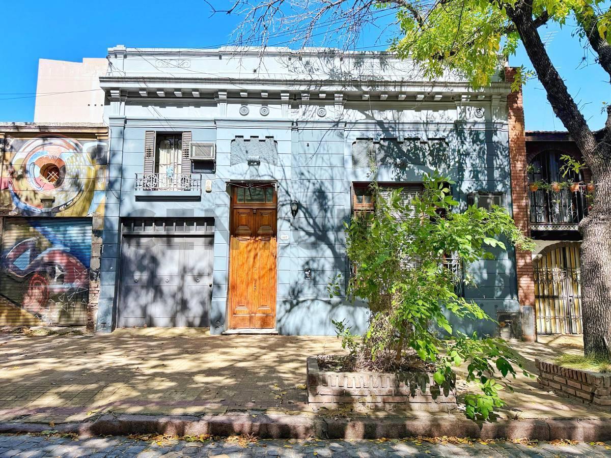 Foto de Casa de 2 dormitorios con patio y cochera en VENTA en La Plata, imagen 2