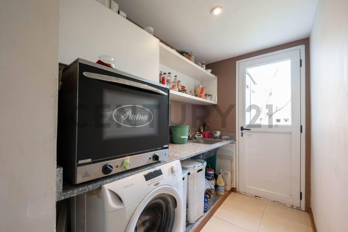 Foto de CASA EN VENTA VILLA ELISA. SOBRE 7 LOTES, 3800M2., imagen 5