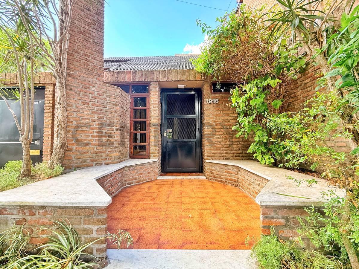 Foto de CASA VENTA DE 4 DORMITORIOS CON QUINCHO Y GARAGE EN LA PLATA, imagen 5