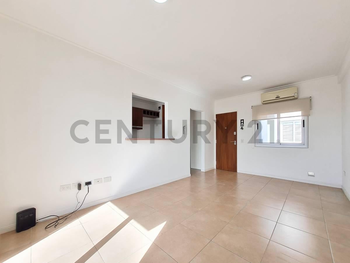 Foto de Departamento en venta de un dormitorio con cochera en La Plata, imagen 1