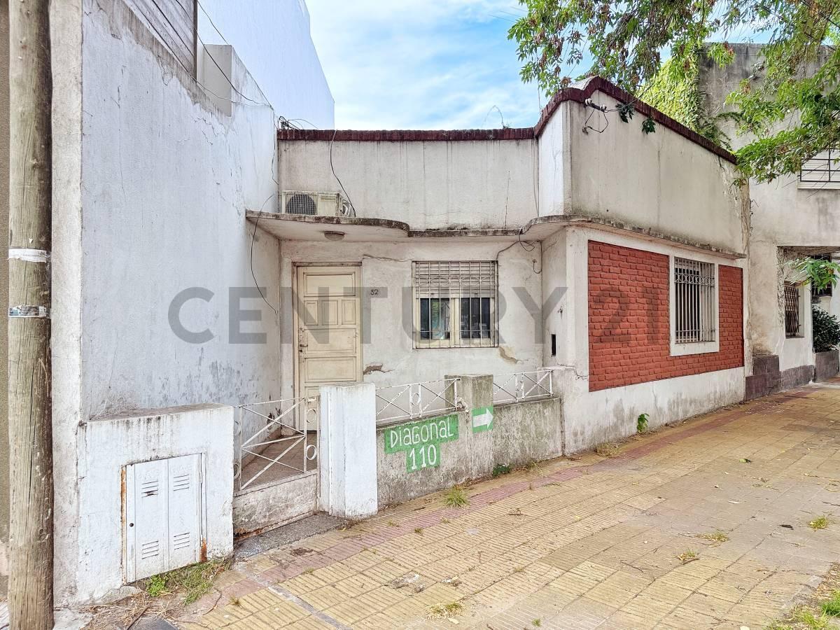 Foto de VENTA DE CASA EN LOTE PROPIO – DIAG. 110 entre Plaza Sarmiento (19 y, imagen 4