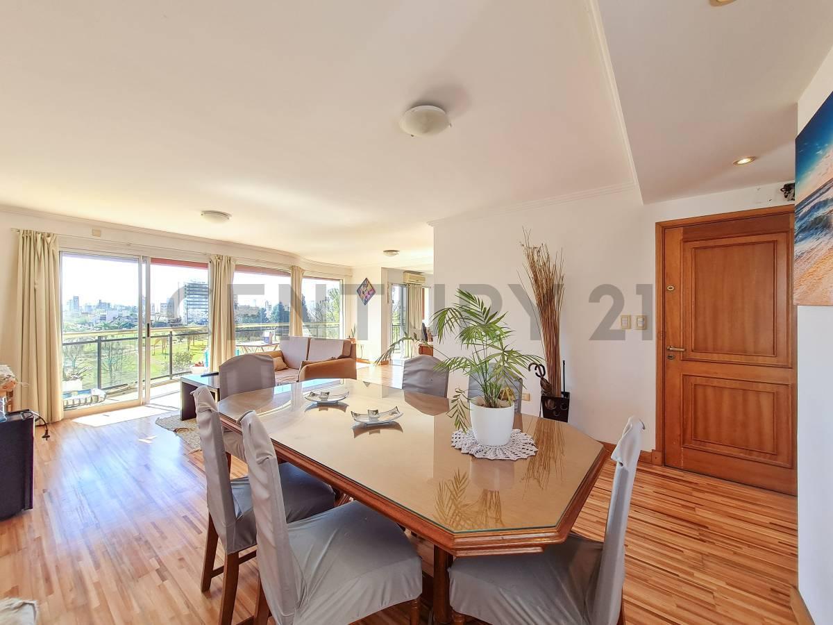 Foto de Departamento en venta de 3 dormitorios y cochera en La Plata, imagen 4