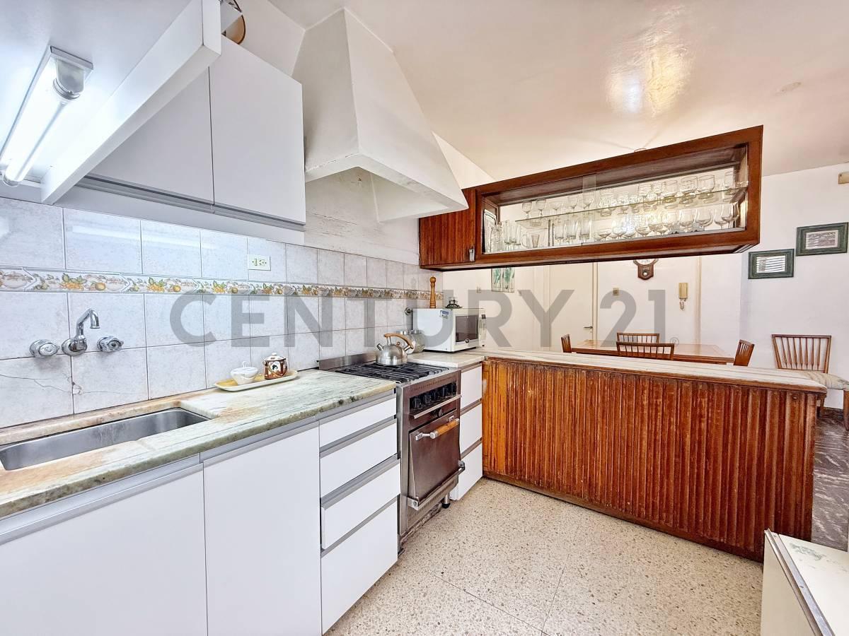 Foto de Casa en venta de 3 dormitorios en La plata, imagen 2