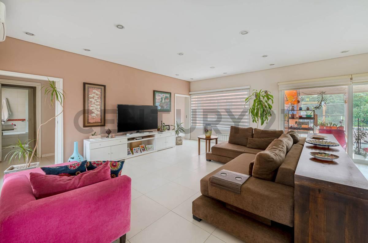 Foto de CASA EN VENTA EN LOMAS DE CITY BELL, 4 DORMITORIOS, imagen 4