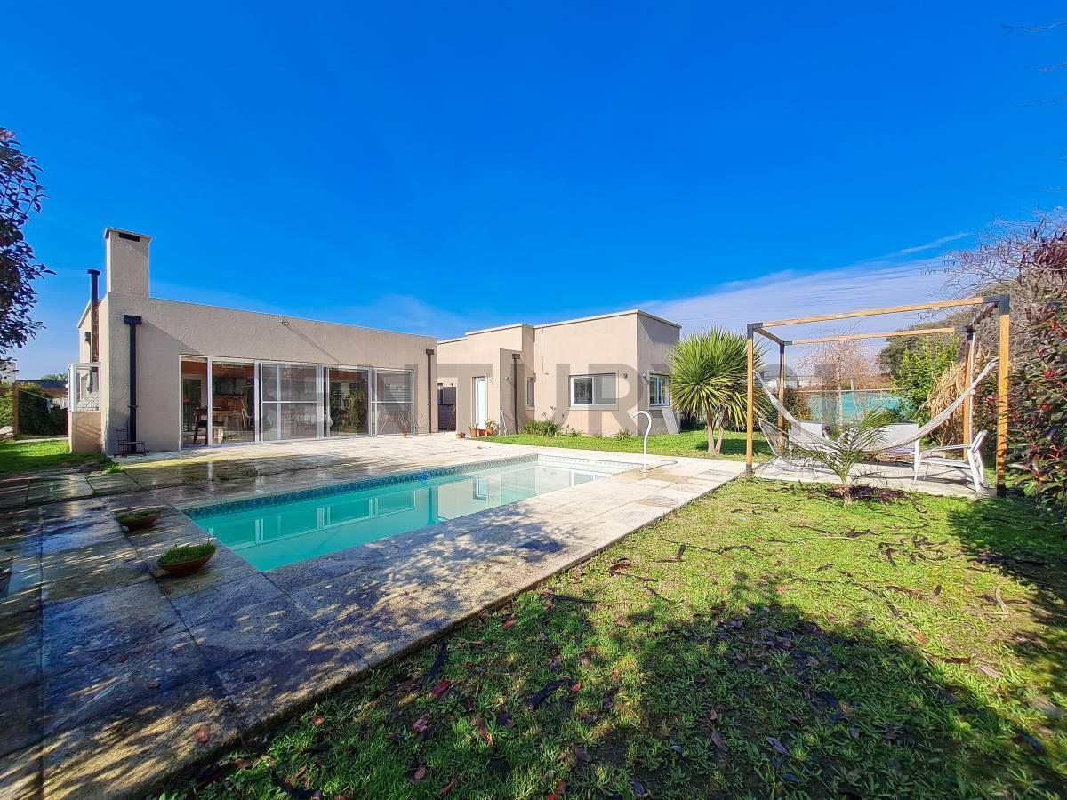 Foto de CASA EN VENTA EN LOMAS DE CITY BELL, 4 DORMITORIOS, imagen 1