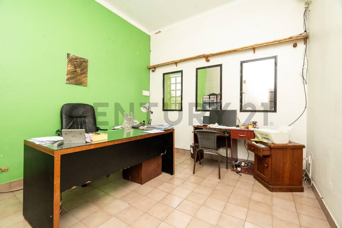 Foto de Casa en venta de 2 dormitorios con cochera y patio en La Plata, imagen 4