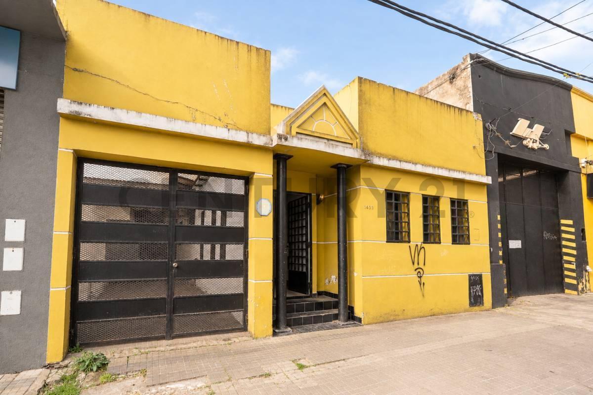 Foto de Casa en venta de 2 dormitorios con cochera y patio en La Plata, imagen 3