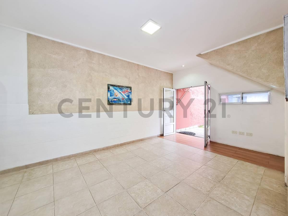 Foto de Casa con Local a la venta de 3 dormitorios Los Hornos, imagen 5