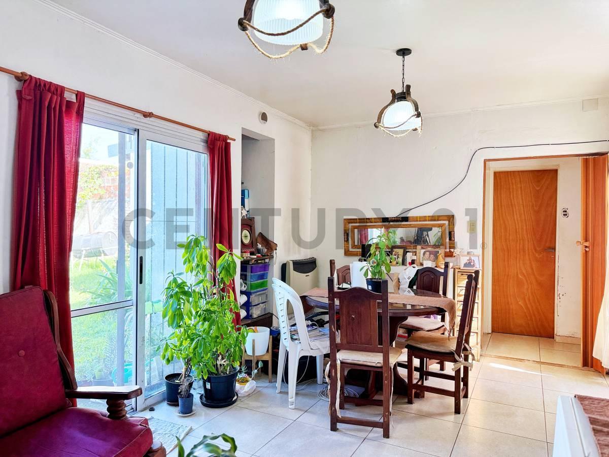 Foto de Casa en venta en Parque Castelli sobre lote de 300 m² – venta en bloque, imagen 2
