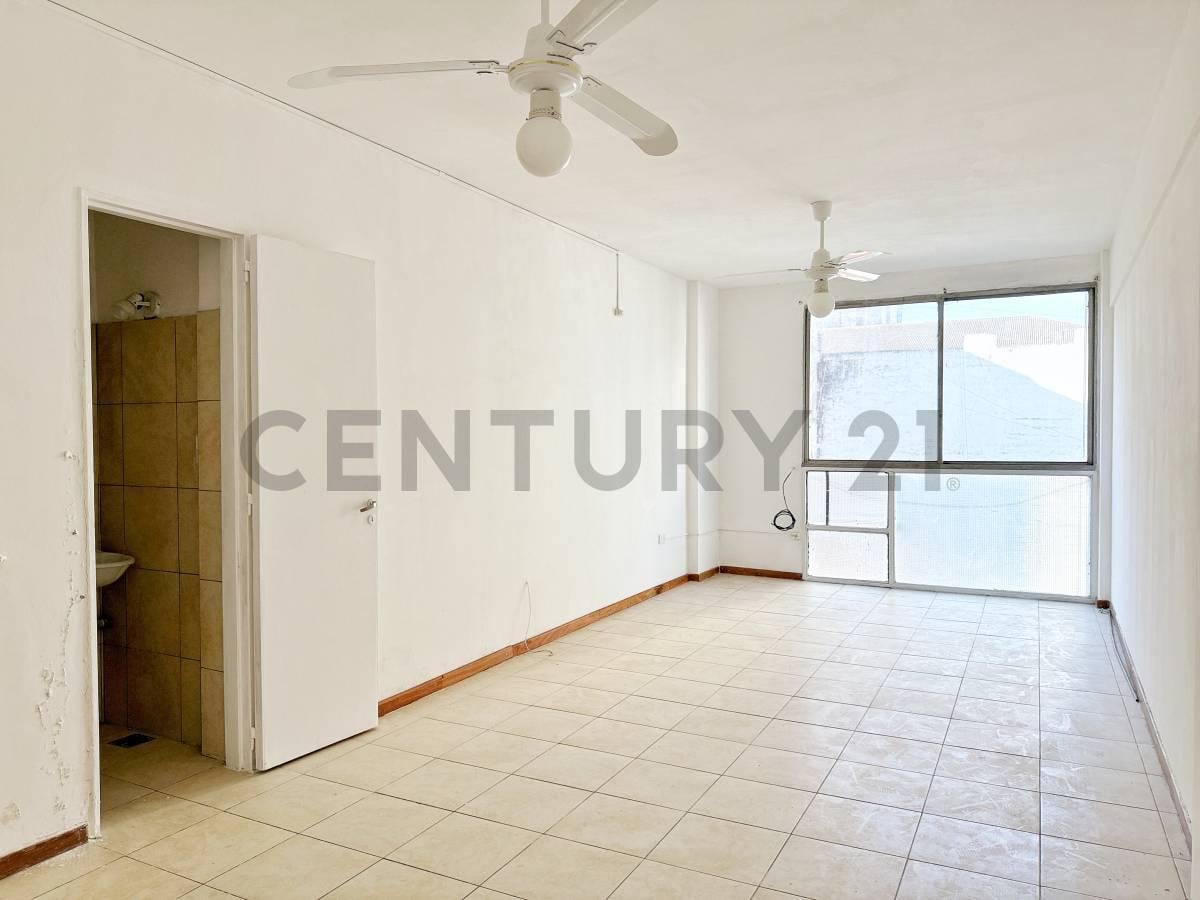 Foto de Oficina en venta calle 8 e/ 48 y 49 Galería Williams, imagen 1