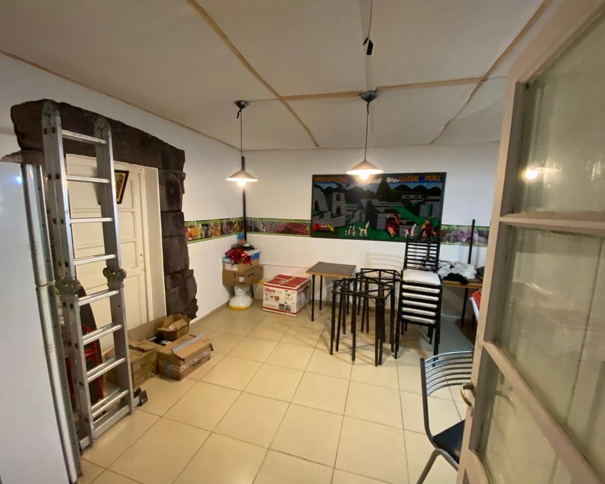 EXCELENTE CASA DE ADOBE COMO TERRENO PARA CONSTRUCTORES