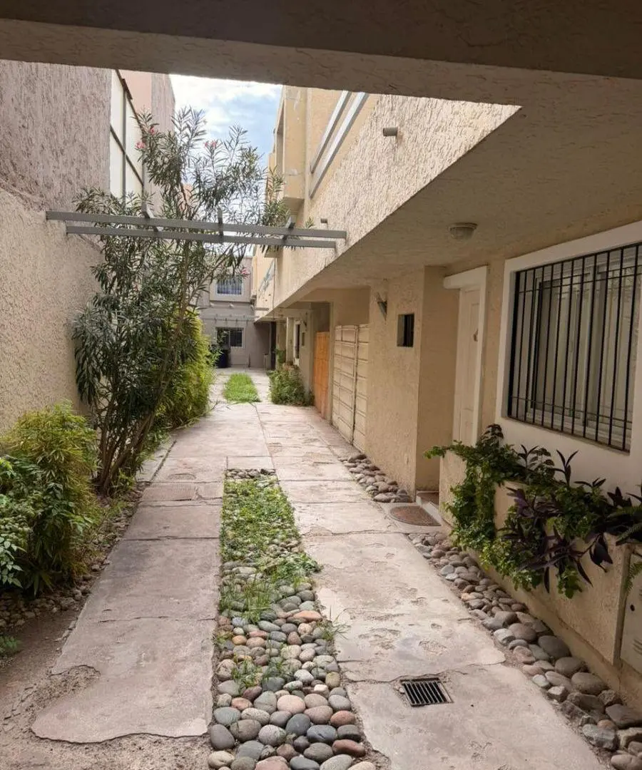 Duplex de 2 dormitorios en venta en Godoy Cruz 5