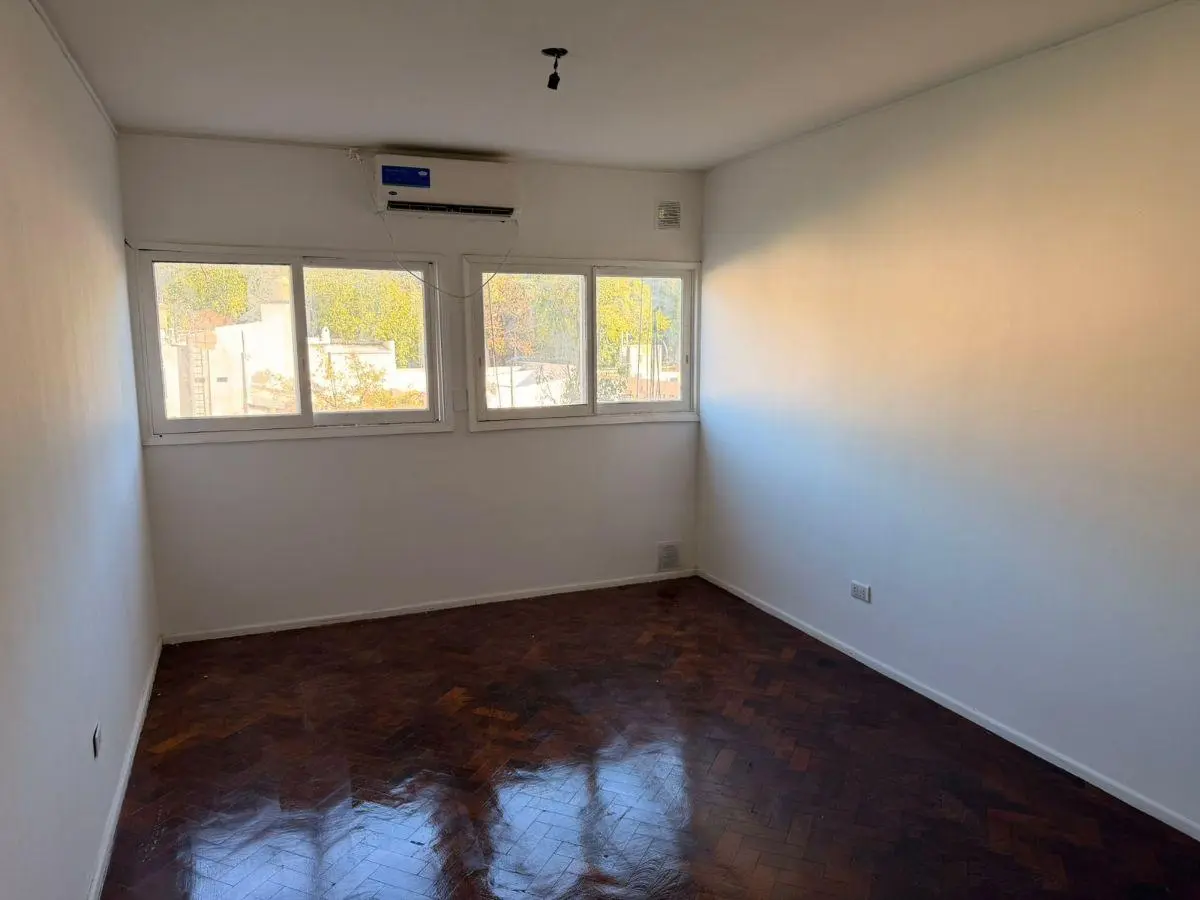 DEPARTAMENTO CENTRICO CON COCHERA 5