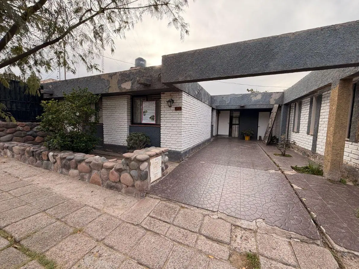Casa con 207 m² con 3 dormitorios en venta en Godoy Cruz 5